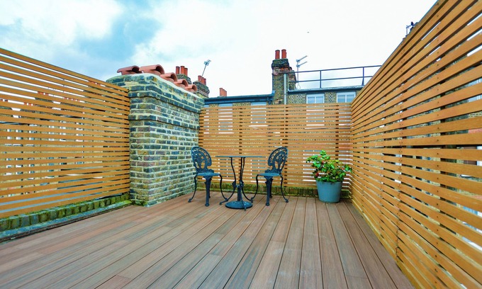 Kilburn Apartment | Inviting Split Level Studio in West Hampstead with Breakfast