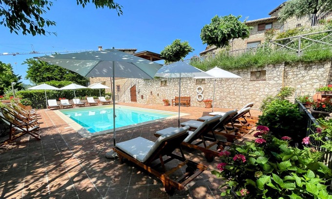Strettura House | Relax at Spoleto Splash: Garden Oasis with Pool & Wifi