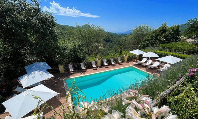 Strettura House | Relax at Spoleto Splash: Family-Friendly Stay with Pool