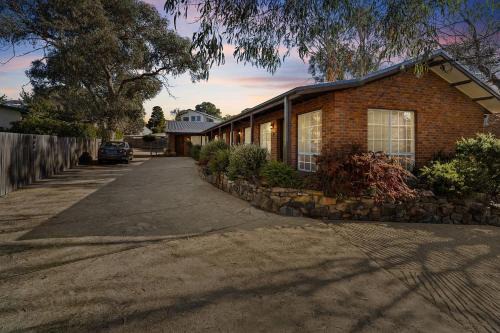 Jindabyne House | Discover Sponars Onshore Apartment - Pet Friendly Retreat