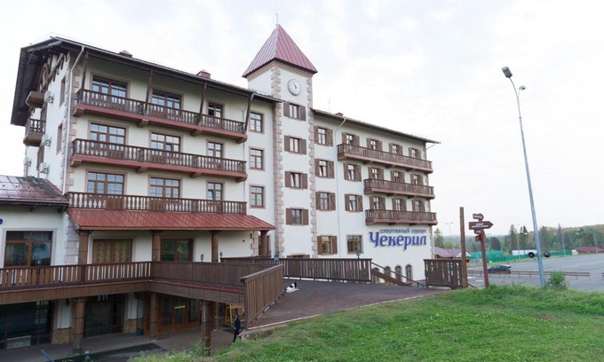 Pirogovskoe Hotel | Enjoy Comfort at Sport Complex Chekeril with Pool & Hot Tub
