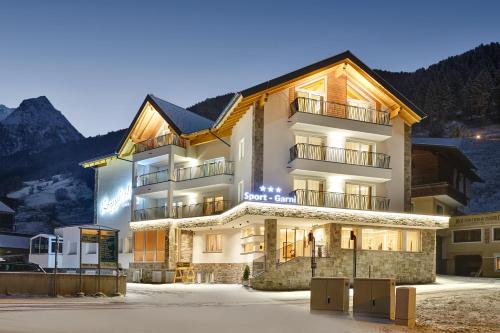 Kappl Hotel | Discover Sport Garni Kapplerhof: Family-Friendly Retreat