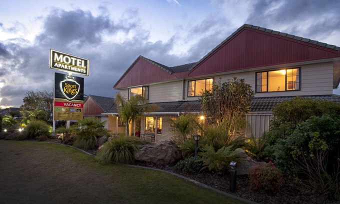 Rotorua Hotel | Top-Rated Sport of Kings Motel with Pool & Hot Tub