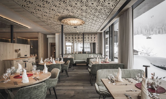 Gargellen Hotel | Sporthotel Bachmann: 4-Star Retreat with Ocean View & Spa
