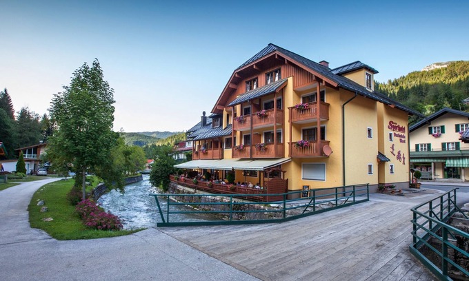 Annaberg im Lammertal Hotel | Relaxing Retreat at Sporthotel Dachstein West with Spa & Dining