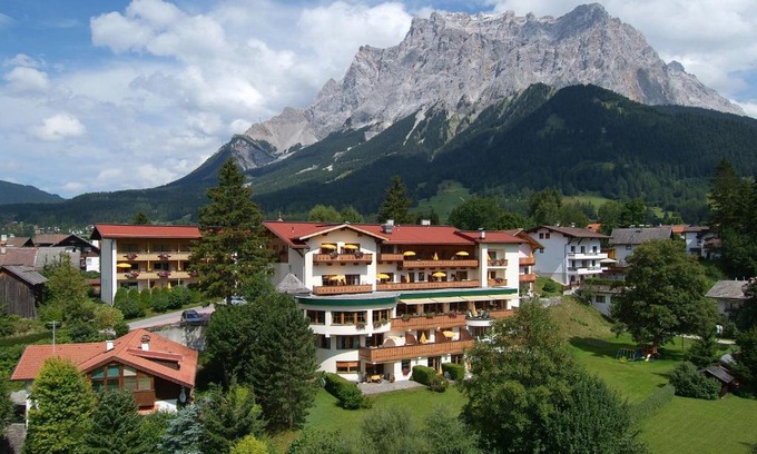 Ehrwald Hotel | Pet-Friendly Retreat at Sporthotel Schönruh with Ocean Views
