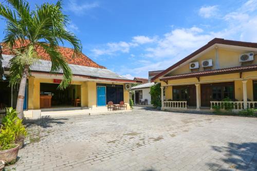 Situbondo Hotel | Budget-Friendly Stay at SPOT ON 2422 Hotel Moga Sari