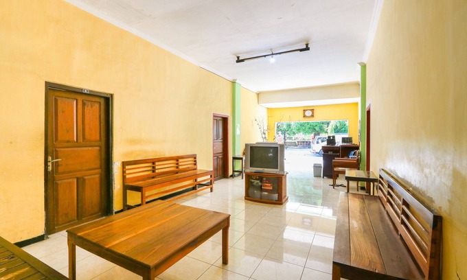 Situbondo Hotel | Budget-Friendly Stay at SPOT ON 2422 Hotel Moga Sari