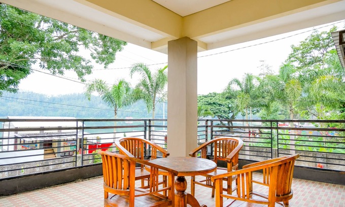 Briket Hotel | Budget-Friendly Retreat at SPOT ON 2448 Hotel Tlogorejo