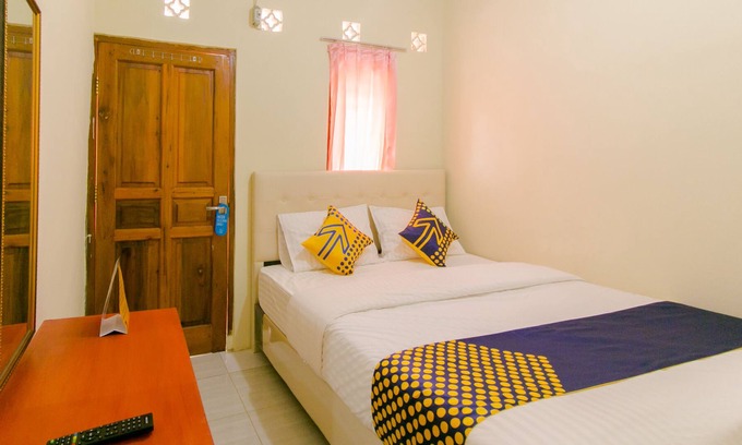 Cikembar Hotel | SPOT ON 2750 Ayu Homestay Syariah