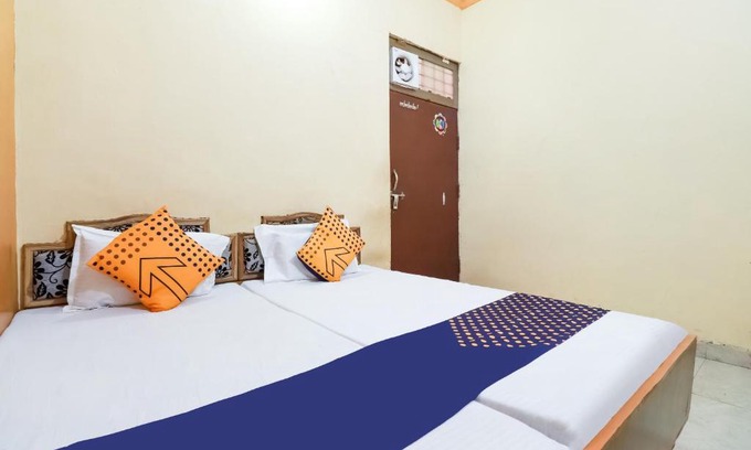 Jhansi Hotel | Budget-Friendly Stay at SPOT ON 77881 Kasturi Sai Darbar