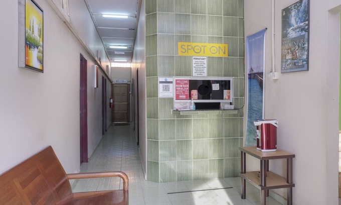 Batu Satu Peramu Hotel | Budget-Friendly Stay at SPOT ON 90144 Corridor Hotel