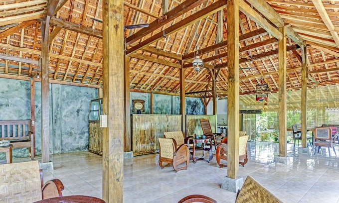 Tulungagung Hotel | Budget-Friendly Kinanthy Homestay with Breakfast Included