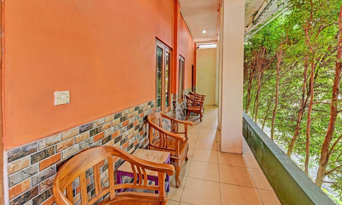 Cilacap Hotel | Budget-Friendly Stay at SPOT ON 91376 Hotel Bintang Flores