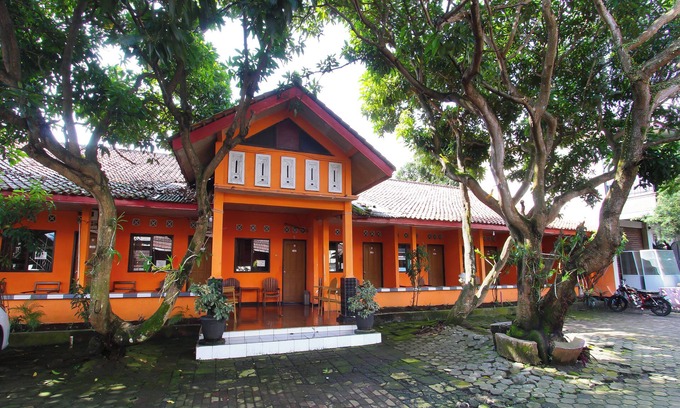 Cilacap Hotel | Ideal Spot On 91563 Hotel Meilias with Breakfast Included