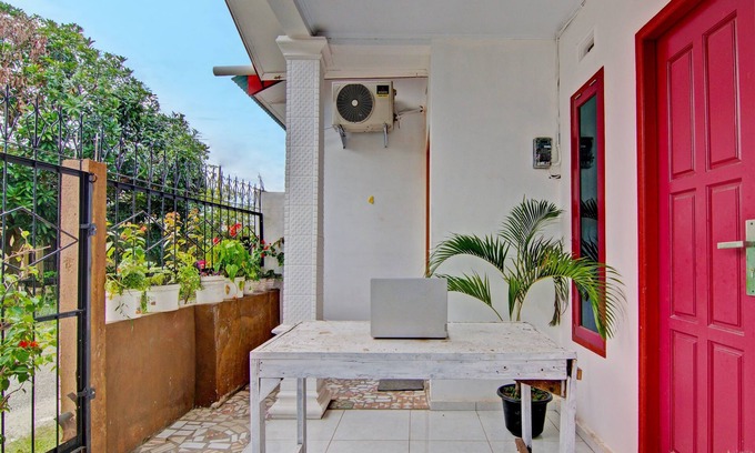 Kampar Hotel | Budget-Friendly Stay at SPOT ON 91950 Guest House TekNong