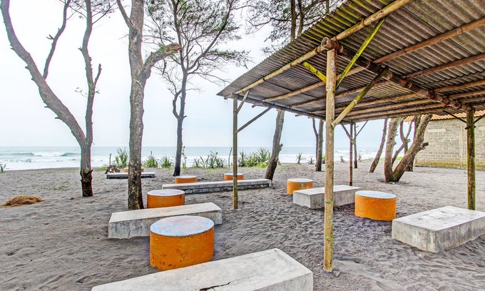 Pleret Hotel | Budget-Friendly Stay at SPOT ON 92220 Sari Laut
