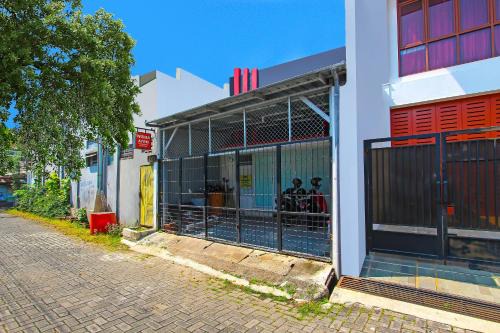 West Semarang Hotel | Budget-Friendly Stay at SPOT ON 92495 Wisma Ayem with Breakfast