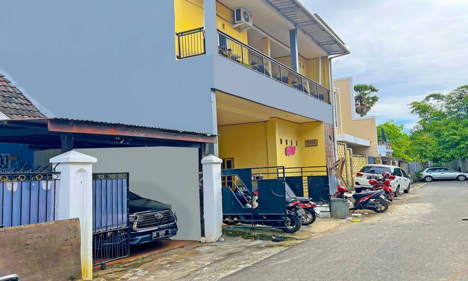 Makassar Hotel | Budget-Friendly Stay at SPOT ON 92547 Wisma Dg Tata