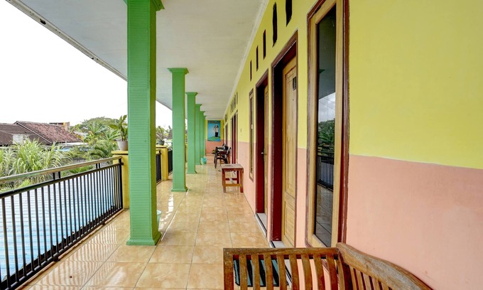 Banyuwangi Hotel | Cozy Anisah Adil Homestay: Family-Friendly with Breakfast