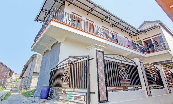 Jatibarang Hotel | Budget-Friendly Stay at Guest House Cemara 1 Syariah