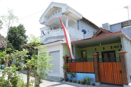 Blitar Hotel | Budget-Friendly Stay at Rumah Berkah Syariah for Families