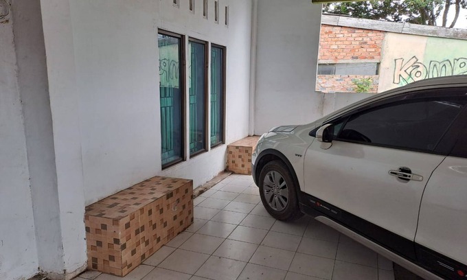 Jambi Hotel | Budget-Friendly Stay at SPOT ON 93464 Penginapan Tulimario