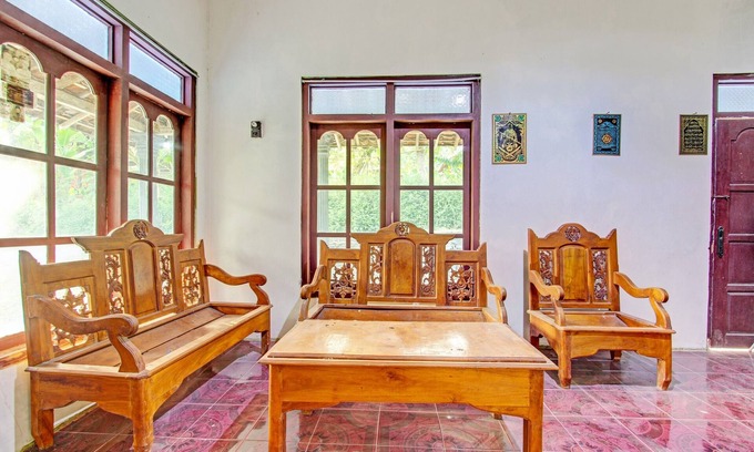 Pati Hotel | Budget-Friendly Agus Kostel Syariah with Breakfast Included