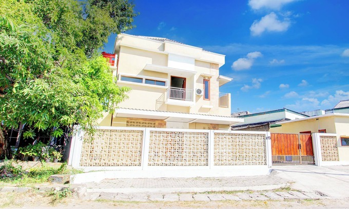 Cepu Hotel | SPOT ON 94076 Tinampi House Syariah