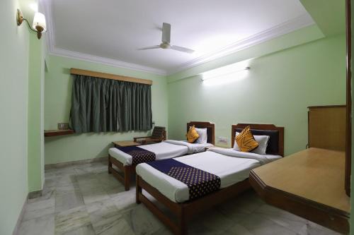 Vadodara Hotel | Budget-Friendly SPOT ON Hotel Hilltop for Family Getaways