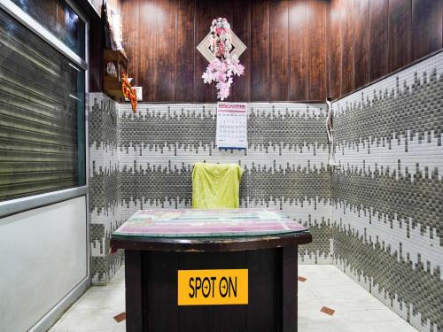 Bilhaur Hotel | Budget-Friendly Stay at SPOT ON Manju Hotel - 10/10 Rated