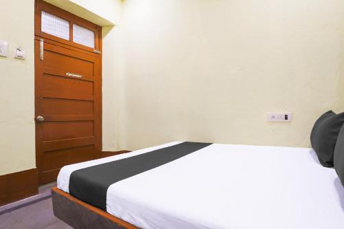 Hyderabad Hotel | Budget-Friendly Stay at SPOT ON Hyderabad SR Continental