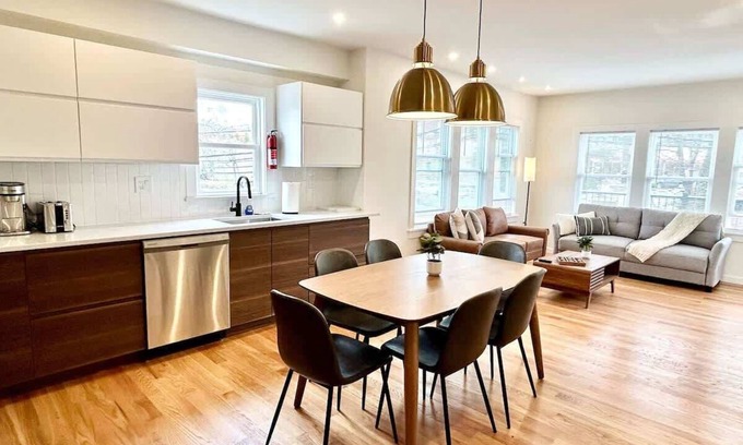 Arlington Apartment | Modern Apartment with Spa, Breakfast & 10/10 Guest Rating
