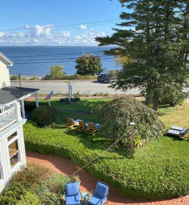 Lincolnville Bed & Breakfast | Cozy Spouter Inn Bed & Breakfast with Oceanfront Views