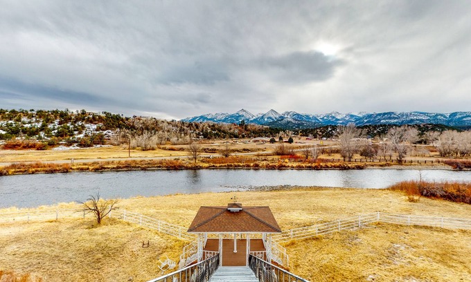 Howard House | Sprawling Panoramic Views on the Arkansas River