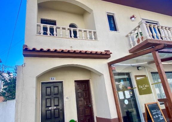 Nazare Apartment | Pet-Friendly Spray B&B Nazare with Kitchen & Breakfast