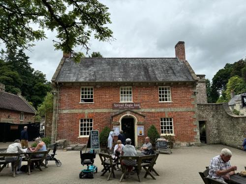 Zeals Hotel | Eco-Friendly Stay at Spread Eagle Inn: 4-Star Comfort