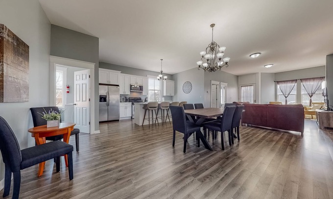 Aurora House | Spacious 5BR+Loft Retreat Ideal for Families and Groups