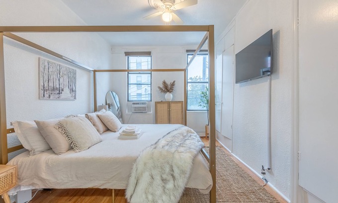 Hoboken Apartment | Unbeatable Deal: King Bed Near NYC, Family-Friendly Amenities