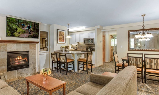 Highland Meadows Condo | Spring break isn't over! Come Sun-Wed, get 10% off. Must stay 3+ nights, valid March & April!