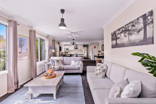 Nowra House | Delightful Spring Cottage: 4-Star Family-Friendly Retreat