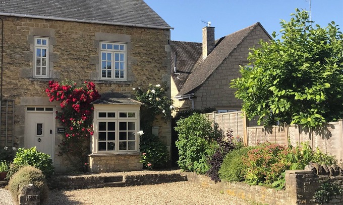 Bourton Cottage | Pet-Friendly Spring Cottage: Walk to Bourton on the Water