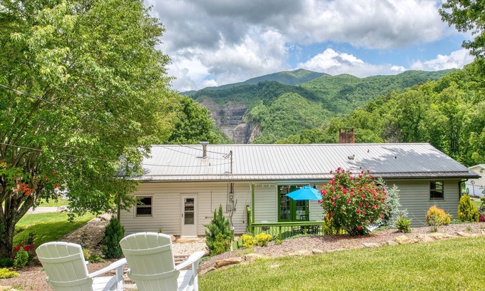 Waynesville House | Charming Country Retreat with Mountain Views & Creekside Access