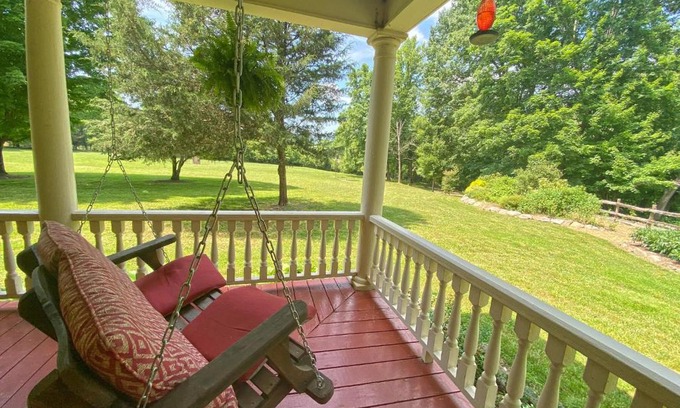 Hot Springs House | Explore Spring Creek Farmhouse: Pet & Child Friendly Retreat