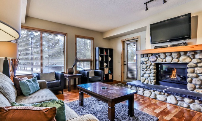 Canmore Condo | Spring Creek Vacations: Cozy 1 BR Condo with Pool & Spa