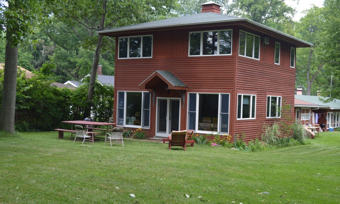 Lakeside House | Exclusive Lake House with Private Beach & Guest Rated 9.8