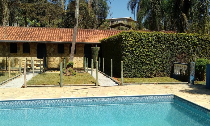 Mairinque House | Experience Spring Feston Farm: Pet-Friendly Seasonal Retreat