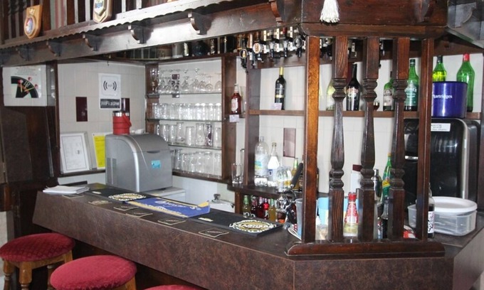 Gosport House | Spring Garden B&b: Guest Rated 9/10 with Pool & Breakfast