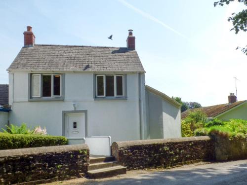 Laugharne House | Pet-Friendly Spring Garden Cottage | Guest Rated 10/10