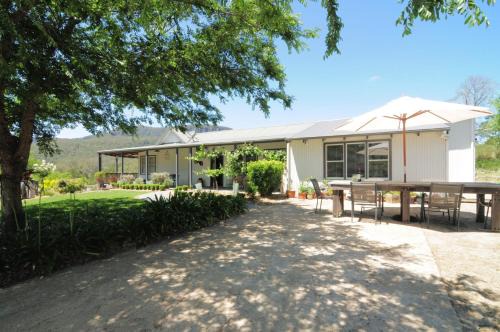 Upper Kangaroo River House | Picturesque Views at Spring Grove Dairy - Family Friendly Stay